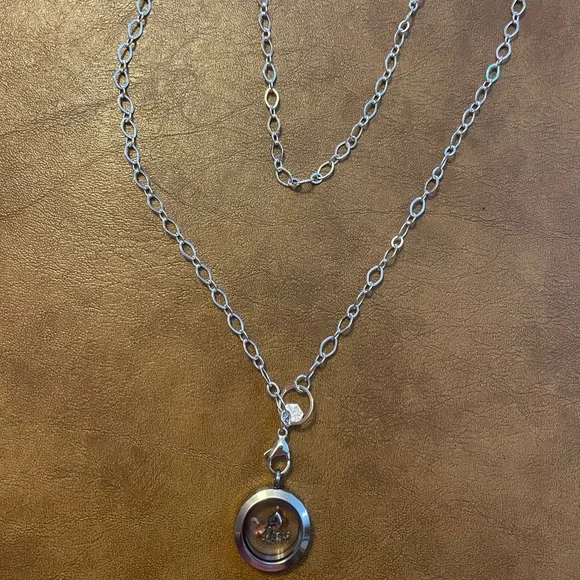 Sterling silver pendant necklace with charm holder. - Picture 4 of 8